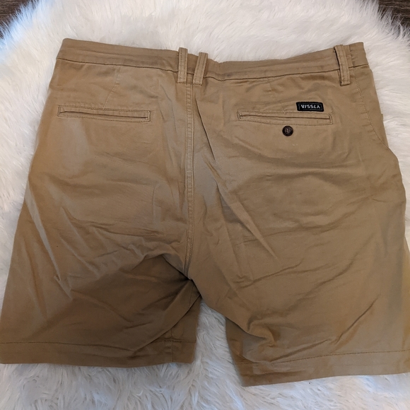 Khaki beige men's shorts - Picture 2 of 3